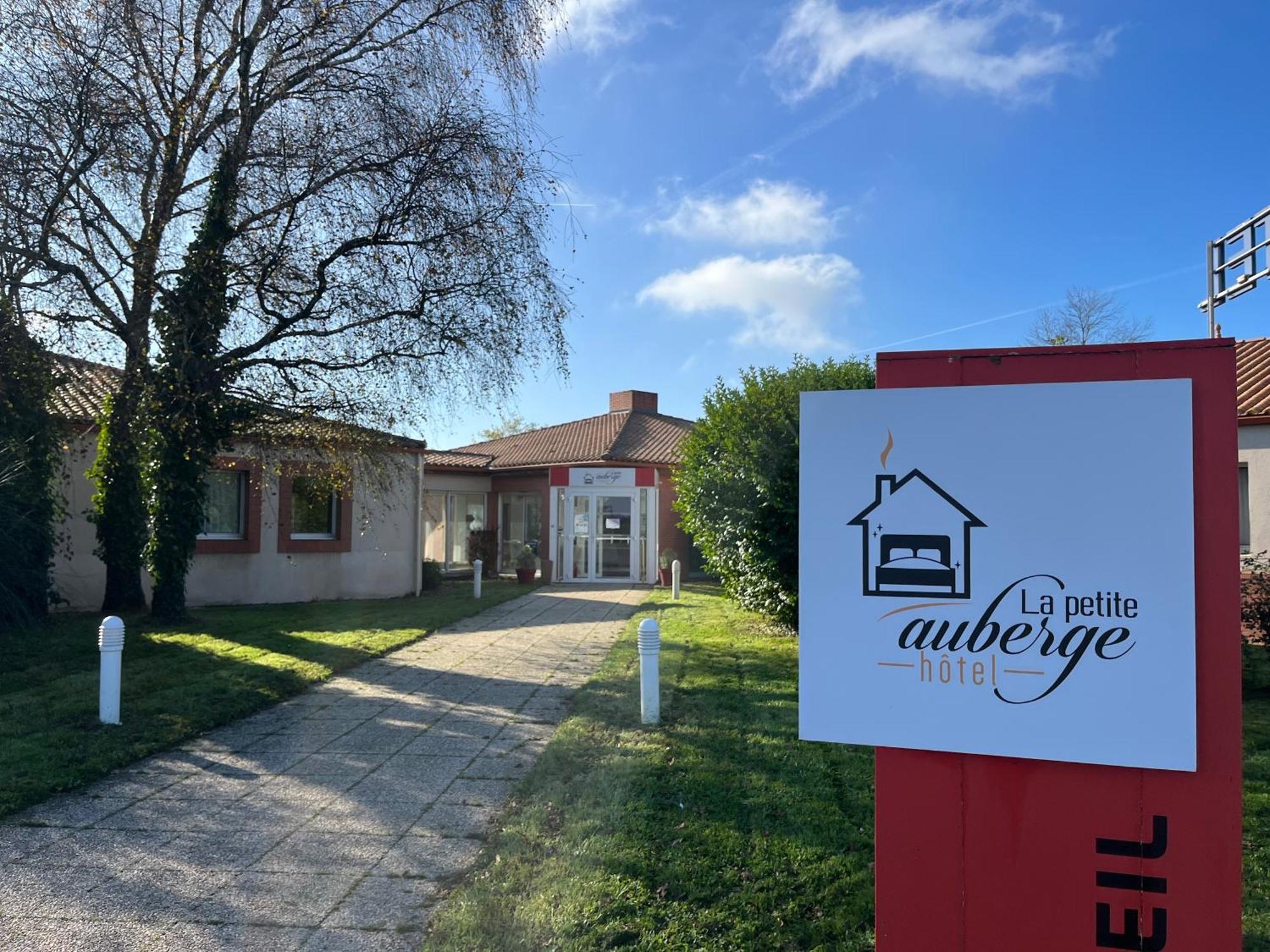 Hotel La Petite Auberge Chambretaud Екстер'єр фото