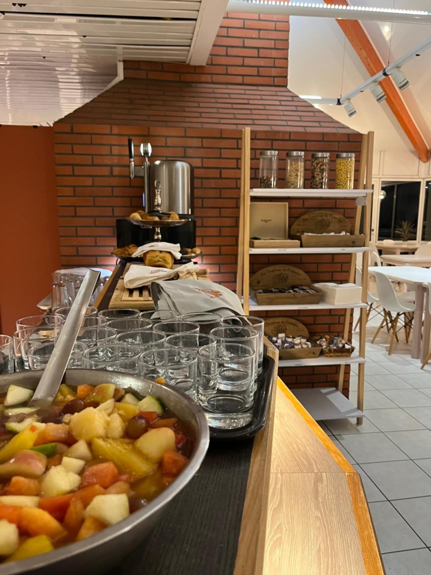 Hotel La Petite Auberge Chambretaud Екстер'єр фото